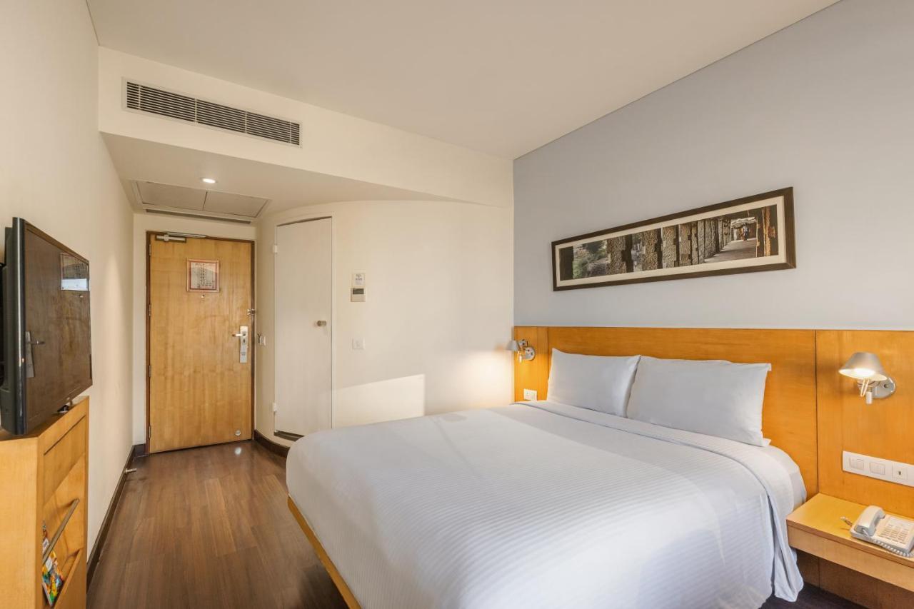 מלון Ibis Gurgaon Golf Course Road - An Accor Brand מראה חיצוני תמונה
