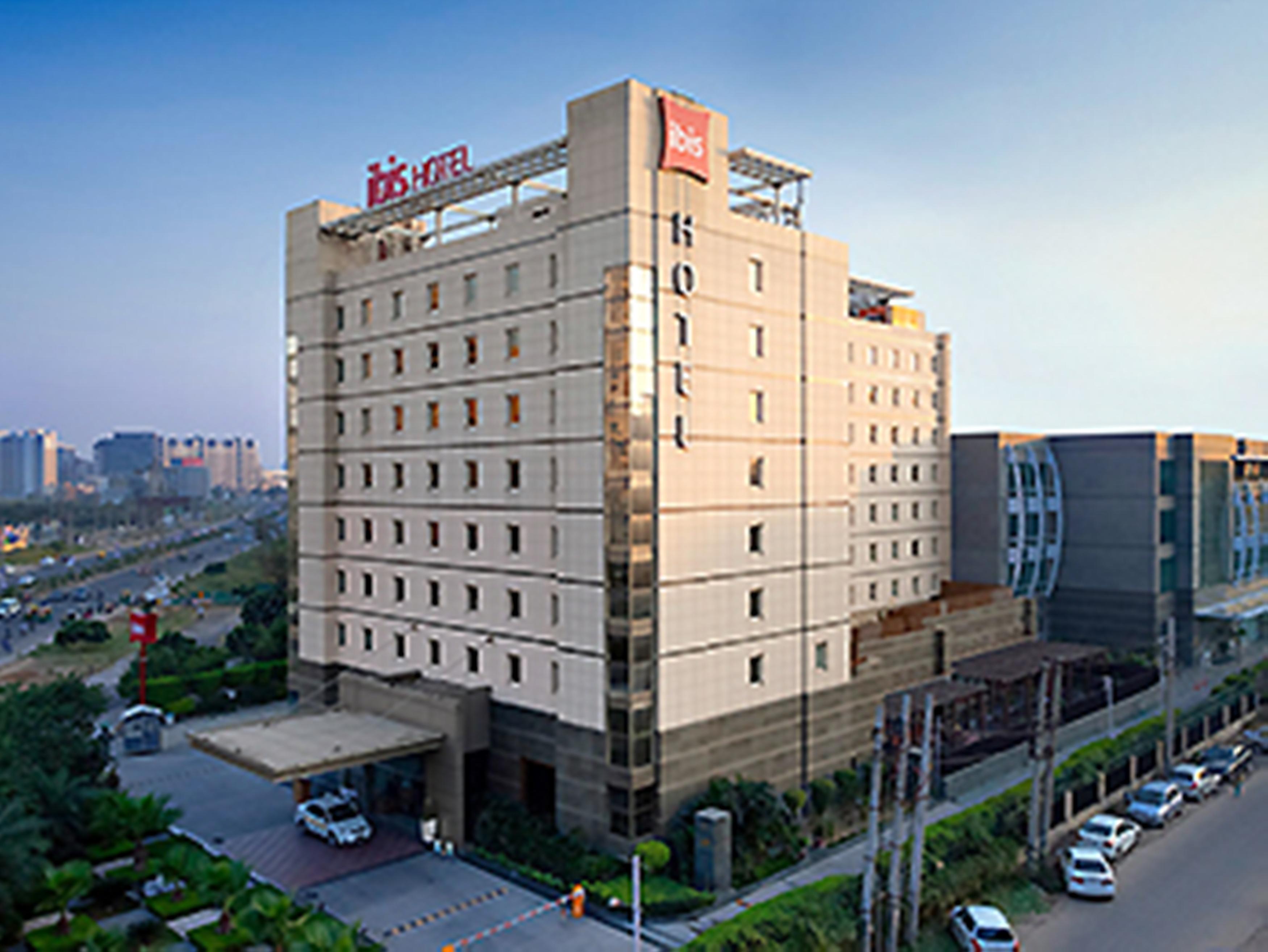 מלון Ibis Gurgaon Golf Course Road - An Accor Brand מראה חיצוני תמונה