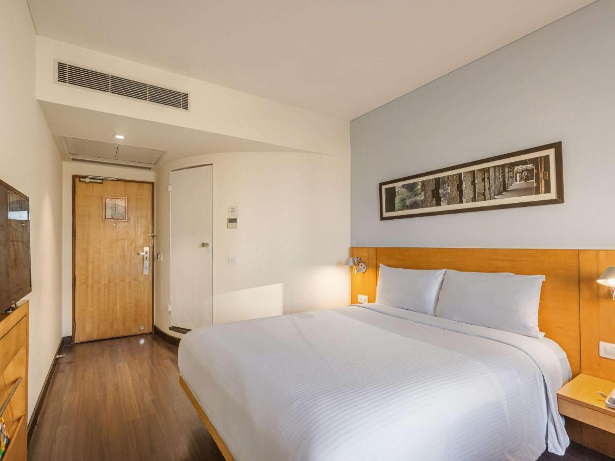 מלון Ibis Gurgaon Golf Course Road - An Accor Brand מראה חיצוני תמונה